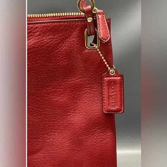 🛑 1 hour sale. Coach, Red Pebbled Leather Shoulder Bag - Picture 4 of 13